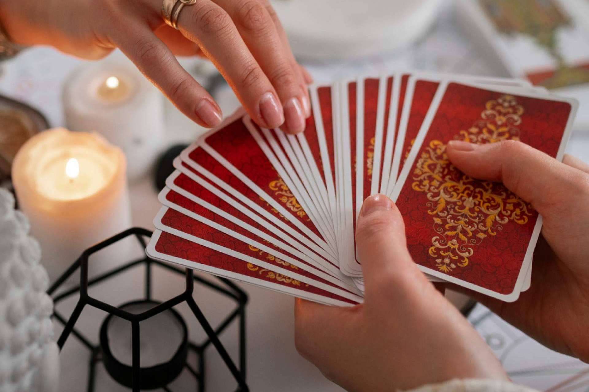 Tarot Orula, consultas de tarot telefónico con videntes destacados